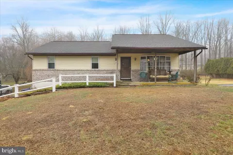 56 Oakbrook Dr, Birdsboro, PA 19508