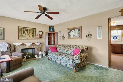 326 Ernst Rd, Reading, PA 19601 photo 3