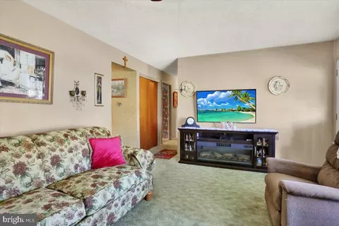 326 Ernst Rd, Reading, PA 19601 photo 5