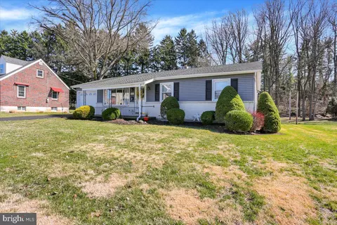 326 Ernst Rd, Reading, PA 19601 photo 2