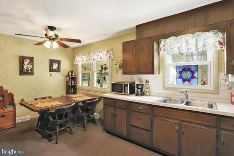 326 Ernst Rd, Reading, PA 19601 photo 8