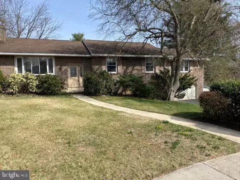 2 Executive Cir, Reading, PA 19606