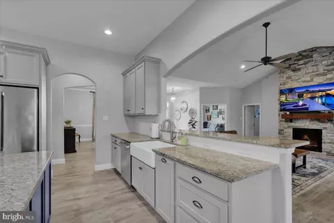 Kitchen - 7 Foxgrove Dr Rd, Sinking Spring, PA 19608 photo 2 of 4