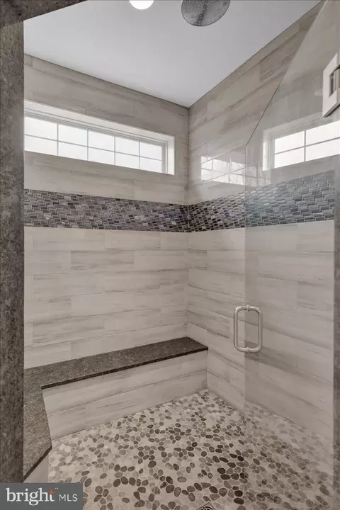 Bath - 7 Foxgrove Dr Rd, Sinking Spring, PA 19608 photo 2 of 4