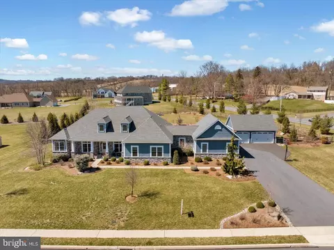 7 Foxgrove Dr Rd, Sinking Spring, PA 19608