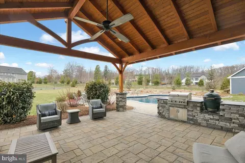 Exterior - 7 Foxgrove Dr Rd, Sinking Spring, PA 19608 photo 8 of 14