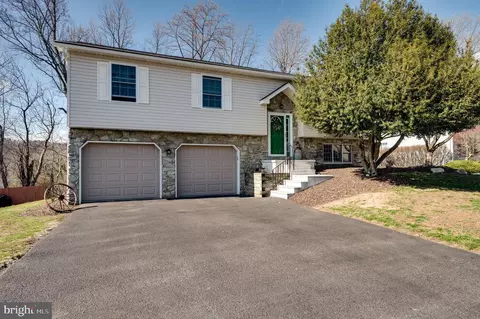 1133 Ashbourne Dr, Reading, PA 19605