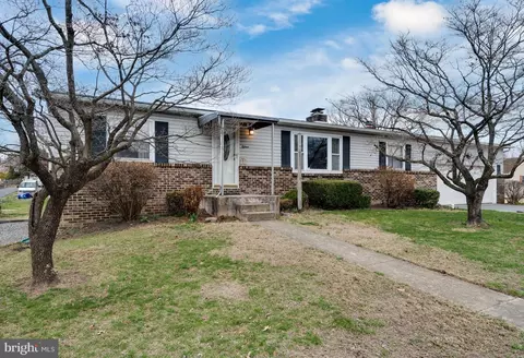 15 W Wilson Ave, Wernersville, PA 19565