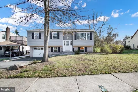 744 Tamarack Trl, Reading, PA 19607 photo 2