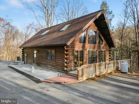 94 Kempton Rd, Kempton, PA 19529
