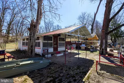 cottage, Ontelaunee, PA 19605