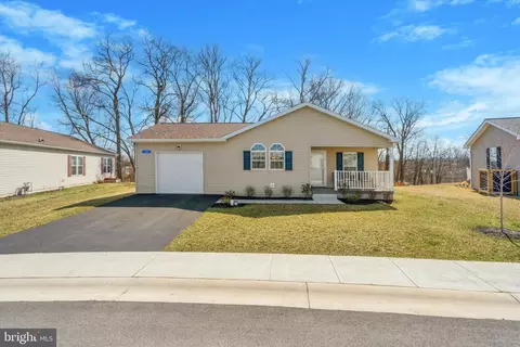 20 Daphne Ct, Douglassville, PA 19518