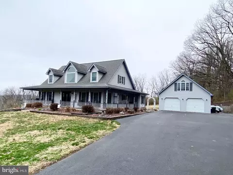 1470 Hilltop Rd, Leesport, PA 19533