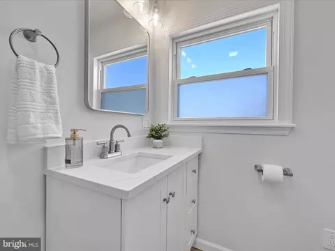 Bath - 1713 Liggett Ave, Reading, PA 19607 photo 2 of 3