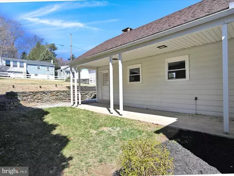 Exterior - 1713 Liggett Ave, Reading, PA 19607 photo 3 of 4
