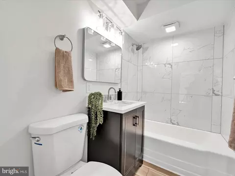 Bath - 1713 Liggett Ave, Reading, PA 19607 photo 3 of 3
