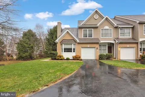 1 Avondale Dr, Reading, PA 19610