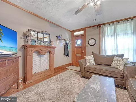 Entry Way - 214 N Waverly St, Reading, PA 19607 photo 1 of 2