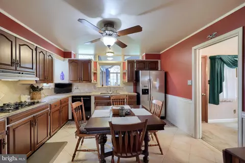Kitchen - 3902 Reiff Pl, Reading, PA 19606 photo 2 of 2