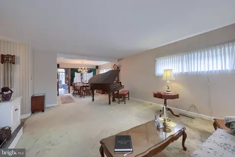 Living - 3902 Reiff Pl, Reading, PA 19606 photo 4 of 4