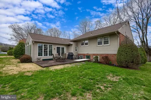 Exterior - 3902 Reiff Pl, Reading, PA 19606 photo 9 of 10