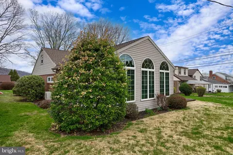 Exterior - 3902 Reiff Pl, Reading, PA 19606 photo 8 of 10