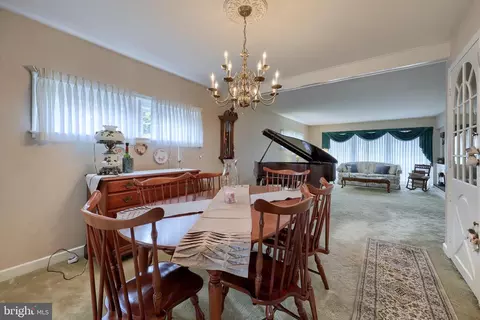 Dining - 3902 Reiff Pl, Reading, PA 19606 photo 3 of 6