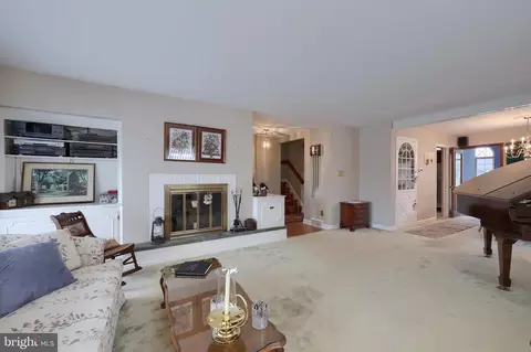 Living - 3902 Reiff Pl, Reading, PA 19606 photo 3 of 4