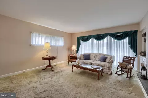 Living - 3902 Reiff Pl, Reading, PA 19606 photo 1 of 4
