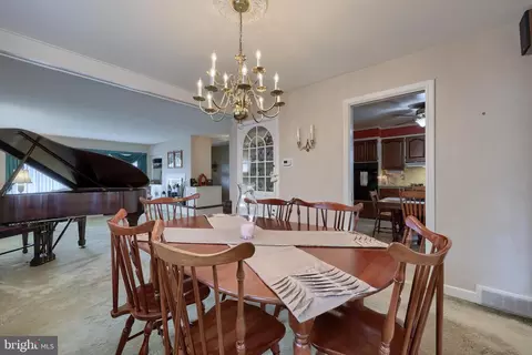 Dining - 3902 Reiff Pl, Reading, PA 19606 photo 4 of 6