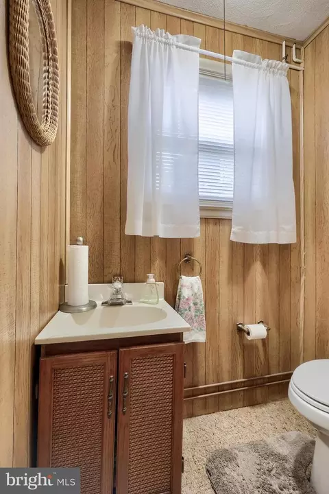 Bath - 3902 Reiff Pl, Reading, PA 19606 photo 4 of 4