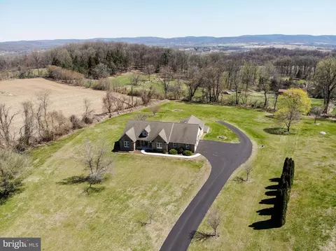 10 Paradise Ct, Oley, PA 19547