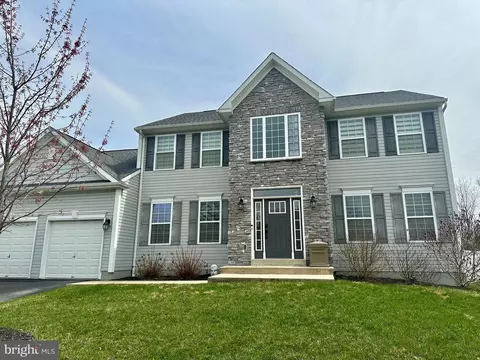 704 Belfair Dr, Leesport, PA 19533