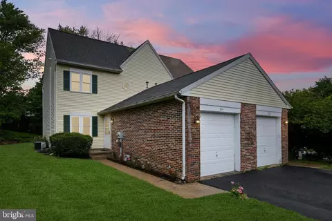 204 Adams Dr, Womelsdorf, PA 19567