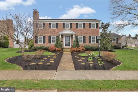 1408 Dogwood Dr, Reading, PA 19609