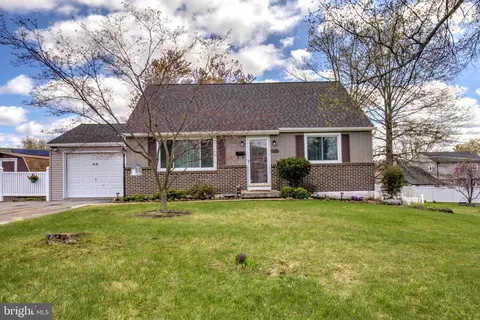 307 Briarwood Dr, Douglassville, PA 19518