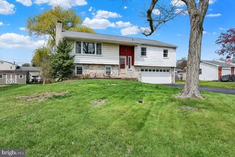410 Laurelwood Dr, Douglassville, PA 19518