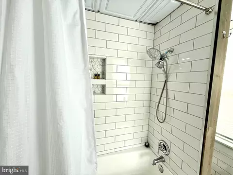 Bath - 1130 Oley St, Reading, PA 19604 photo 2 of 4