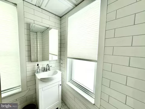 Bath - 1130 Oley St, Reading, PA 19604 photo 3 of 4