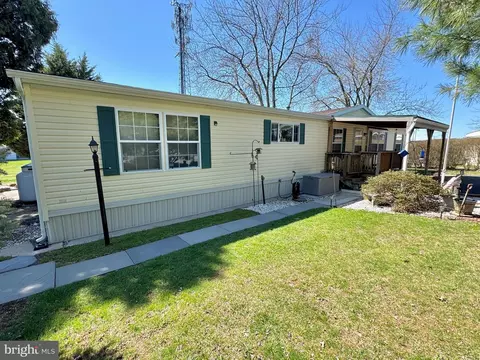 1910 Schubert Rd #8, Bethel, PA 19507
