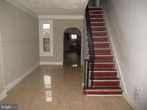 Entry Way - 907 Locust St, Reading, PA 19604 photo 1 of 2