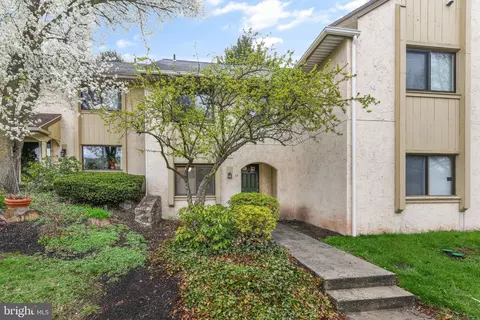 15 Muirfield Dr, Reading, PA 19607