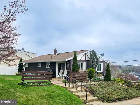 914 Upland Ave, Reading, PA 19607 photo 4