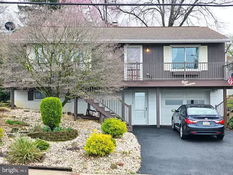 914 Upland Ave, Reading, PA 19607