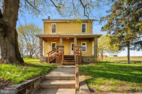 1734 Windsor Castle Rd, Hamburg, PA 19526