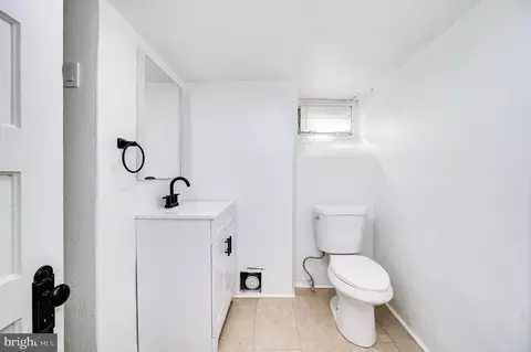 Bath - 308 State St, Reading, PA 19607 photo 4 of 5