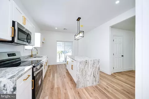 Entry Way - 308 State St, Reading, PA 19607 photo 1 of 4