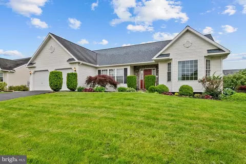 635 Ebersole Rd, Reading, PA 19605 photo 2