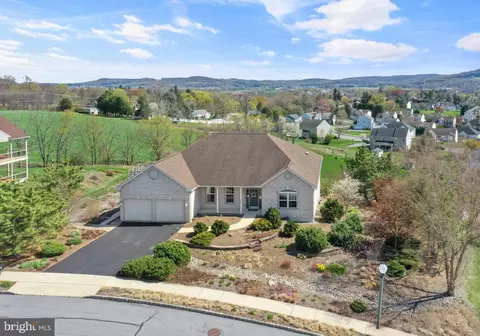 988 Baywood Ave, Wernersville, PA 19565