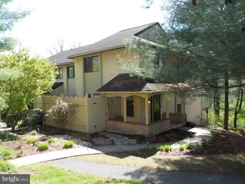 17 Pine Woods Ct, Reading, PA 19607 photo 4